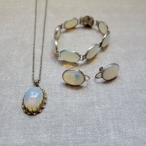 Elegant Silver and Moonstone Jewelry Set